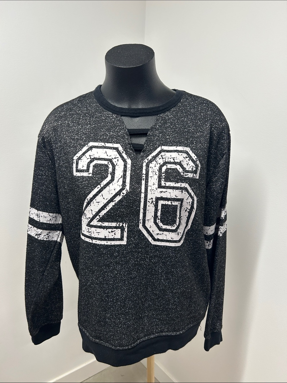 Bobbie Brooks Graphic Varsity Sweatshirt Size XL Black Heather Cutout 26